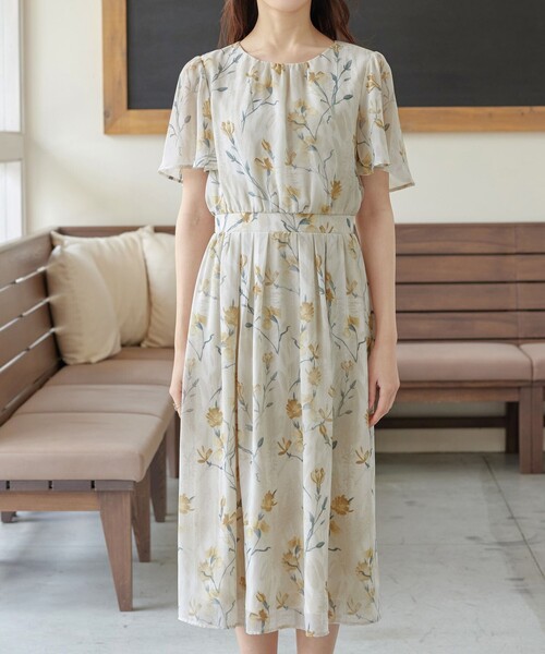 Tiaclasse(ティアクラッセ)の「【大きいサイズ】大花柄シフォンワンピース(ワンピース・レディース・ブルー/ブラック/ライトベージュ/ネイビー/グレイッシュベージュ・XL/XXL)」の17枚目の写真