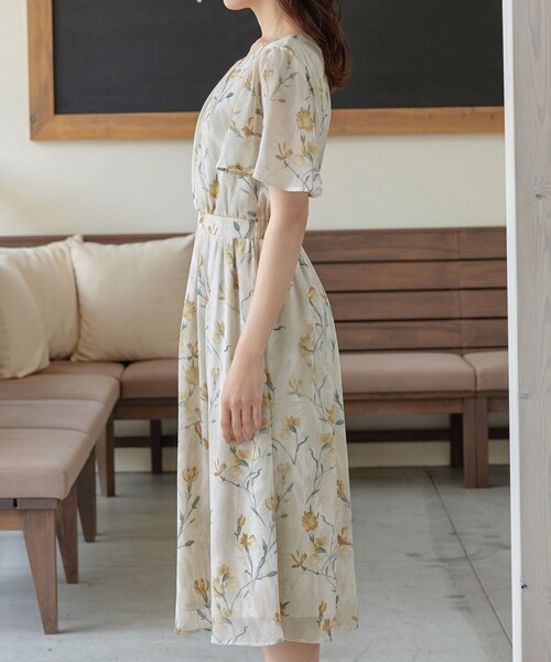 Tiaclasse(ティアクラッセ)の「【大きいサイズ】大花柄シフォンワンピース(ワンピース・レディース・ブルー/ブラック/ライトベージュ/ネイビー/グレイッシュベージュ・XL/XXL)」の16枚目の写真
