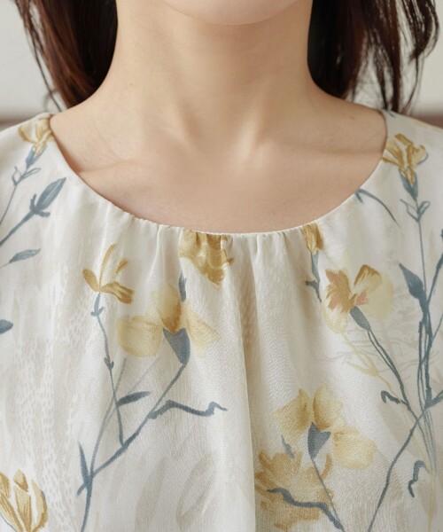 Tiaclasse(ティアクラッセ)の「【大きいサイズ】大花柄シフォンワンピース(ワンピース・レディース・ブルー/ブラック/ライトベージュ/ネイビー/グレイッシュベージュ・XL/XXL)」の14枚目の写真
