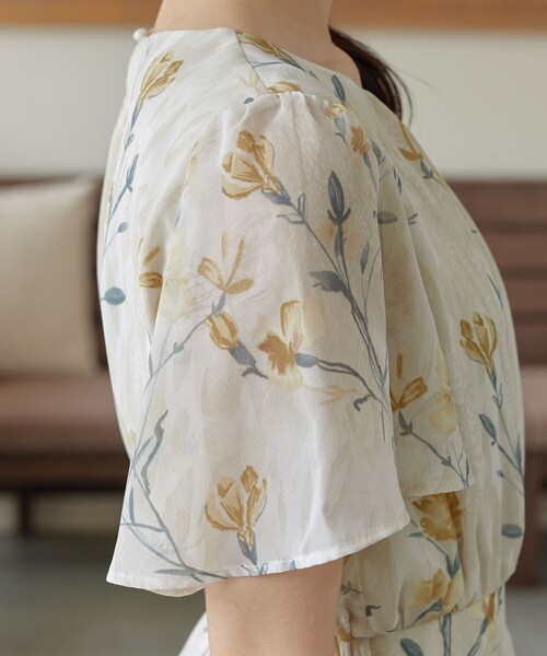 Tiaclasse(ティアクラッセ)の「【大きいサイズ】大花柄シフォンワンピース(ワンピース・レディース・ブルー/ブラック/ライトベージュ/ネイビー/グレイッシュベージュ・XL/XXL)」の11枚目の写真