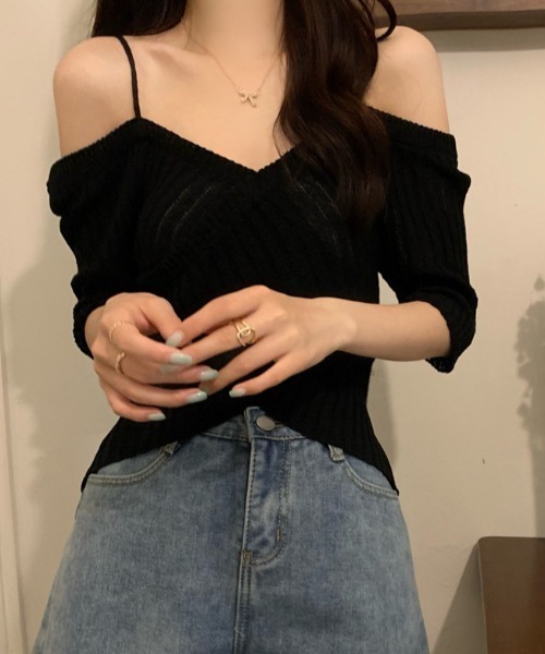 Teem Store(チームストア)の「【春夏新作】カシュクール風ストラップオフショルリブ半袖夏ニット(ニット/セーター・レディース・ホワイト/ブラック/ブルー/ピンク・F)」の1枚目の写真