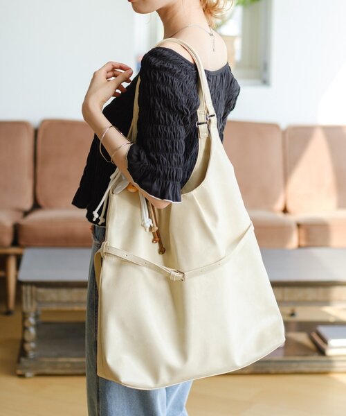 Kastane(カスタネ)の「ベルト付レザートートバッグ(トートバッグ・レディース・ブラック/アイボリー/サンドベージュ・FREE)」の2枚目の写真