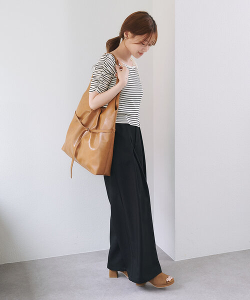 Kastane(カスタネ)の「ベルト付レザートートバッグ(トートバッグ・レディース・ブラック/アイボリー/サンドベージュ・FREE)」の7枚目の写真