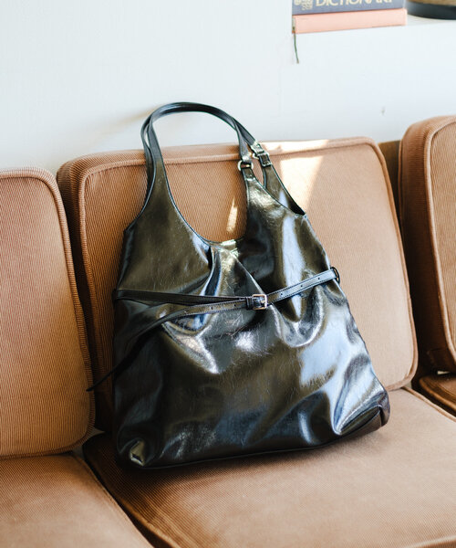 Kastane(カスタネ)の「ベルト付レザートートバッグ(トートバッグ・レディース・ブラック/アイボリー/サンドベージュ・FREE)」の16枚目の写真