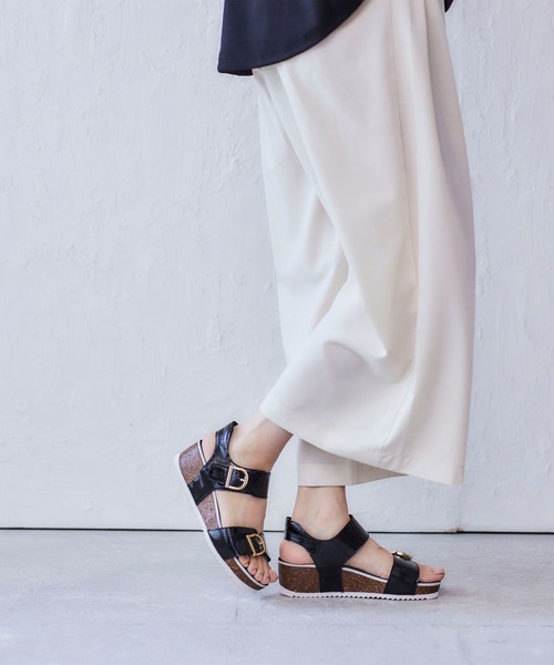 ara（アラ）の「ara/ [12-38510] NORDERNEY-S エナメル×ゴールドバックル 厚底サンダル（サンダル・レディース・ホワイト/ブラック・38/39/35/36/37/40）」の4枚目の写真