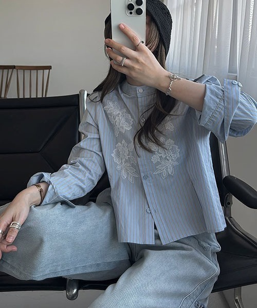 WILLFULLY(ウィルフリー)の「hem tuck motif lace short SH(シャツ/ブラウス・レディース・ベージュ/サックスブルー/インディゴブルー/アイボリー・FREE)」の8枚目の写真
