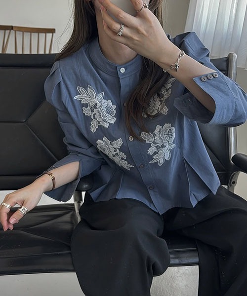 WILLFULLY(ウィルフリー)の「hem tuck motif lace short SH(シャツ/ブラウス・レディース・ベージュ/サックスブルー/インディゴブルー/アイボリー・FREE)」の11枚目の写真