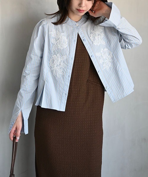 WILLFULLY(ウィルフリー)の「hem tuck motif lace short SH(シャツ/ブラウス・レディース・ベージュ/サックスブルー/インディゴブルー/アイボリー・FREE)」の15枚目の写真