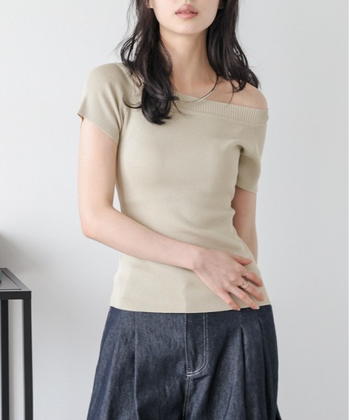 AMELY(エミリー)の「ボートネック リブニット(ニット/セーター・レディース・ブラック/ベージュ/オフホワイト/グレー・フリー)」の11枚目の写真