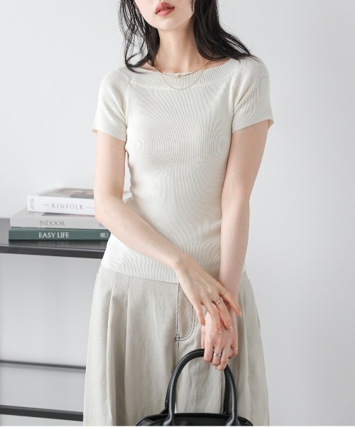 AMELY(エミリー)の「ボートネック リブニット(ニット/セーター・レディース・ブラック/ベージュ/オフホワイト/グレー・フリー)」の6枚目の写真