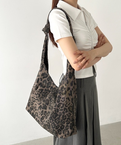 Bamm(バム)の「レオパードワンハンドルショルダーバッグ【A4サイズ対応】(ショルダーバッグ・レディース・レオパード・FREE)」の16枚目の写真