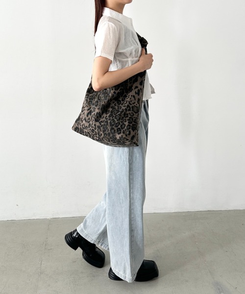 Bamm(バム)の「レオパードワンハンドルショルダーバッグ【A4サイズ対応】(ショルダーバッグ・レディース・レオパード・FREE)」の2枚目の写真