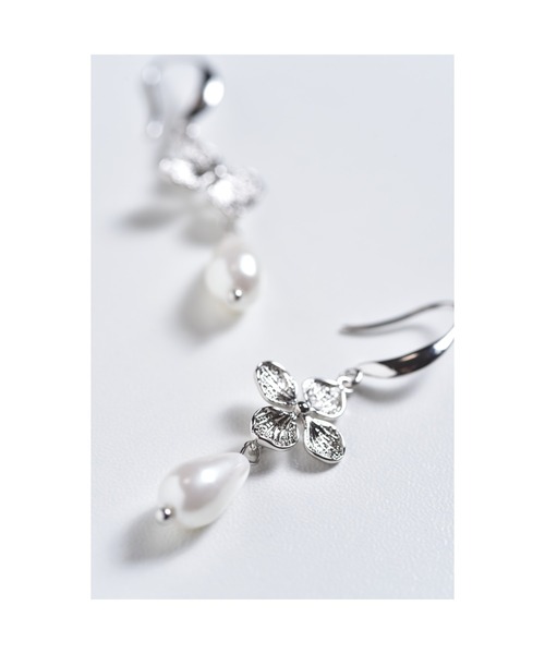 tone（トーン）の「【Astyle】silverflower×pearlステンレスピアス(MA)（ピアス（両耳用）・レディース・シルバー・FREE）」の3枚目の写真