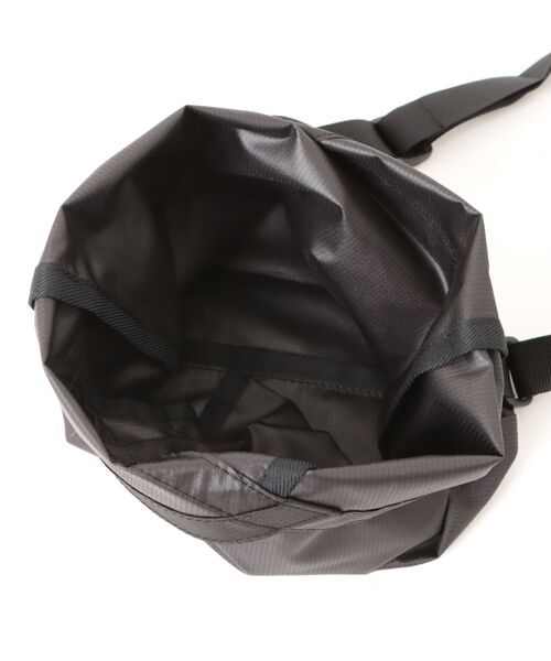 hobo(ホーボー)の「【hobo / ホーボー】PACKABLE AZUMA SHOULDER BAG S POLY RIPSTOP(ショルダーバッグ・メンズ・ネイビー/オリーブ/ブラック・FREE)」の6枚目の写真