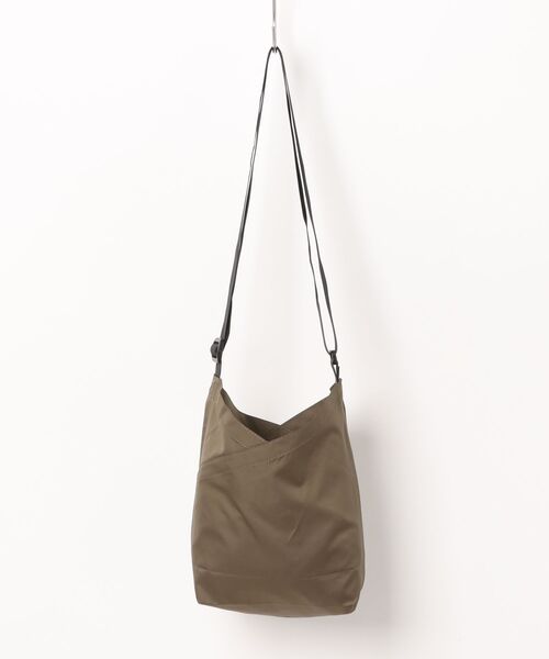 hobo(ホーボー)の「【hobo / ホーボー】PACKABLE AZUMA SHOULDER BAG S POLY RIPSTOP(ショルダーバッグ・メンズ・ネイビー/オリーブ/ブラック・FREE)」の8枚目の写真