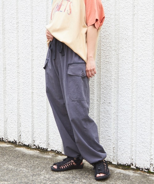 CUBE SUGAR(キューブシュガー)の「綿ボイルイージーカーゴパンツ(その他パンツ・レディース・マスタード/ナチュラル/チャコールグレー/カーキ/マルチ・M)」の6枚目の写真