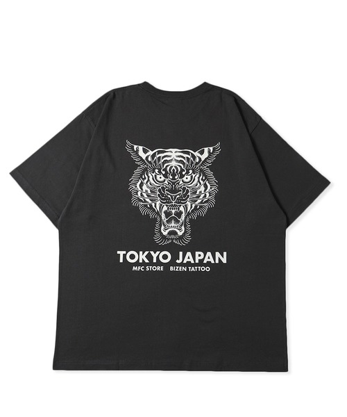 MFC STORE（エムエフシーストア）の「彫師美漸-BIZEN x MFC STORE TIGER TYO S/S TEE（Tシャツ/カットソー・メンズ・ホワイト/チャコール/ブラック・XS/S/M/L/XL/XXL）」の3枚目の写真
