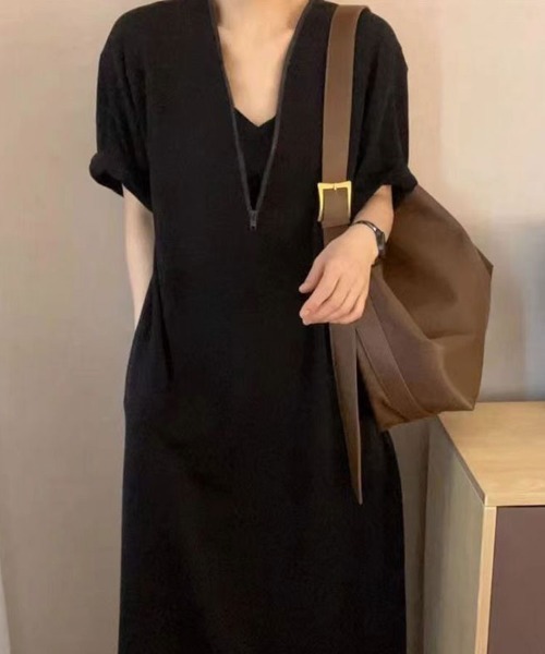 SallyLunn(サリーラン)の「ハーフジップ半袖ワンピース(ワンピース・レディース・カーキ/ブラック・LARGE/MEDIUM)」の3枚目の写真