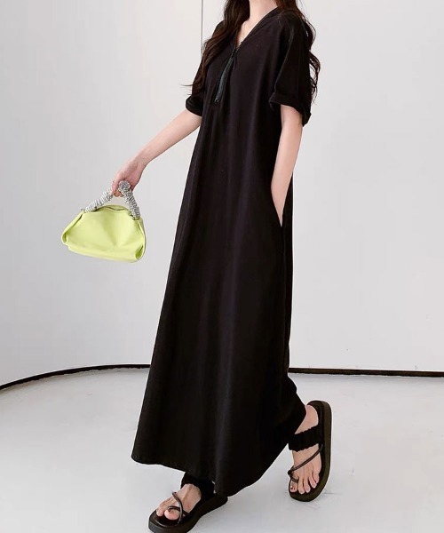 SallyLunn(サリーラン)の「ハーフジップ半袖ワンピース(ワンピース・レディース・カーキ/ブラック・LARGE/MEDIUM)」の4枚目の写真