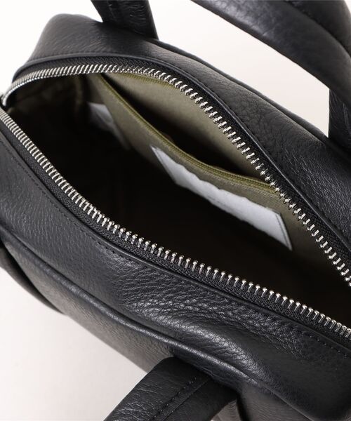 Beau're（ヴュレ）の「【BEAURE】カウレザ― ショルダー付ミニボストンバッグ B-25416（ボストンバッグ・レディース・アイボリー/ブラック/グレイッシュブルー/ブラウン・FREE）」の6枚目の写真