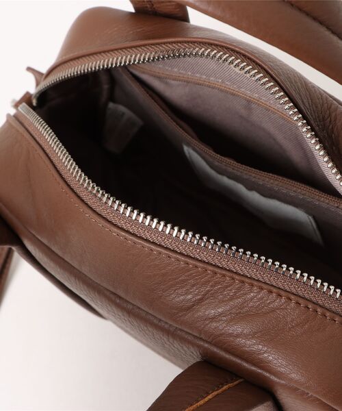 Beau're（ヴュレ）の「【BEAURE】カウレザ― ショルダー付ミニボストンバッグ B-25416（ボストンバッグ・レディース・アイボリー/ブラック/グレイッシュブルー/ブラウン・FREE）」の7枚目の写真