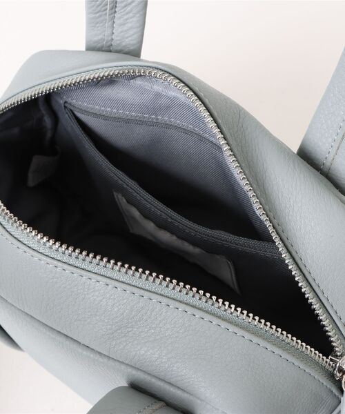 Beau're（ヴュレ）の「【BEAURE】カウレザ― ショルダー付ミニボストンバッグ B-25416（ボストンバッグ・レディース・アイボリー/ブラック/グレイッシュブルー/ブラウン・FREE）」の8枚目の写真