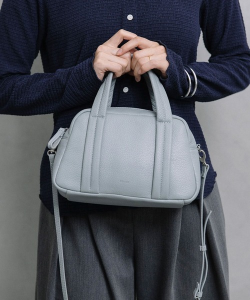 Beau're（ヴュレ）の「【BEAURE】カウレザ― ショルダー付ミニボストンバッグ B-25416（ボストンバッグ・レディース・アイボリー/ブラック/グレイッシュブルー/ブラウン・FREE）」の4枚目の写真