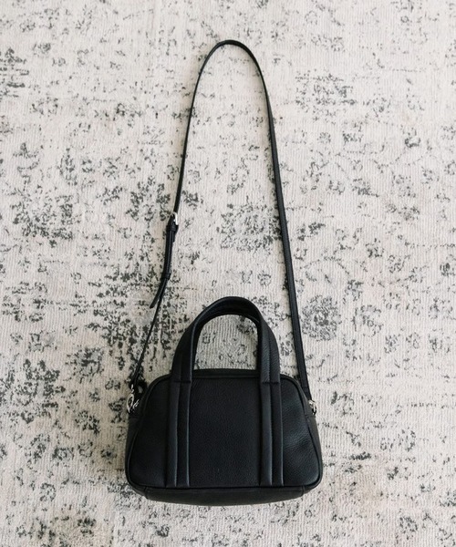 Beau're（ヴュレ）の「【BEAURE】カウレザ― ショルダー付ミニボストンバッグ B-25416（ボストンバッグ・レディース・アイボリー/ブラック/グレイッシュブルー/ブラウン・FREE）」の14枚目の写真