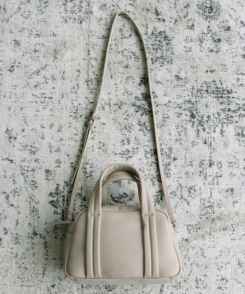 Beau're（ヴュレ）の「【BEAURE】カウレザ― ショルダー付ミニボストンバッグ B-25416（ボストンバッグ・レディース・アイボリー/ブラック/グレイッシュブルー/ブラウン・FREE）」の19枚目の写真