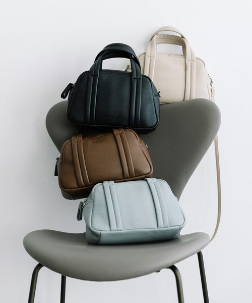 Beau're（ヴュレ）の「【BEAURE】カウレザ― ショルダー付ミニボストンバッグ B-25416（ボストンバッグ・レディース・アイボリー/ブラック/グレイッシュブルー/ブラウン・FREE）」の10枚目の写真