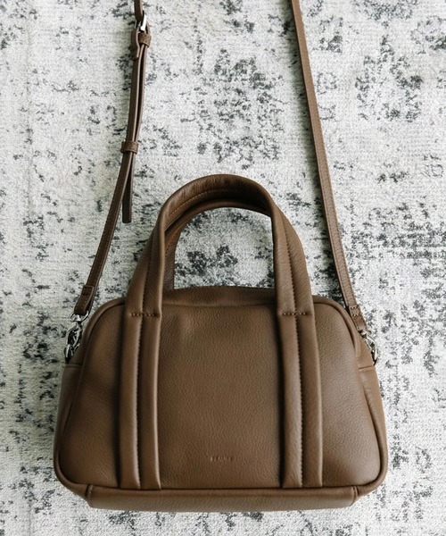 Beau're（ヴュレ）の「【BEAURE】カウレザ― ショルダー付ミニボストンバッグ B-25416（ボストンバッグ・レディース・アイボリー/ブラック/グレイッシュブルー/ブラウン・FREE）」の22枚目の写真