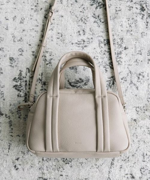 Beau're（ヴュレ）の「【BEAURE】カウレザ― ショルダー付ミニボストンバッグ B-25416（ボストンバッグ・レディース・アイボリー/ブラック/グレイッシュブルー/ブラウン・FREE）」の18枚目の写真