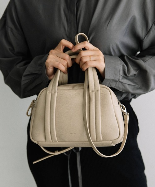 Beau're（ヴュレ）の「【BEAURE】カウレザ― ショルダー付ミニボストンバッグ B-25416（ボストンバッグ・レディース・アイボリー/ブラック/グレイッシュブルー/ブラウン・FREE）」の16枚目の写真