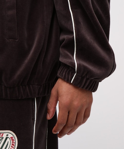 AVIREX（アヴィレックス）の「VELOUR RAGLAN SLEEVE STAND ZIP "A.C.D" / ベロア ラグランスリーブ スタンドジップ / AVIREX / アヴィレックス（ジャージ・メンズ・グリーン/ブラック・MEDIUM/LARGE/X-LARGE/XX-LARGE）」の13枚目の写真