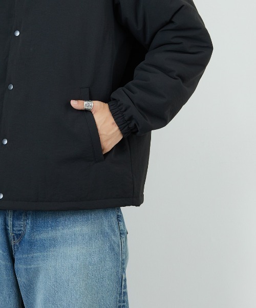 FRED PERRY（フレッドペリー）の「[FRED PERRY/フレッドペリー] 別注 パデッドボタン 中綿ジャケット（ブルゾン・レディース・ブラック/ネイビー・S/M/L）」の6枚目の写真