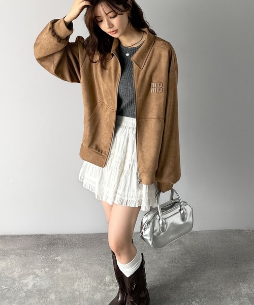 mily bilet（ミウィビレット）の「【mily bilet】柔らかタッチで重ね着にも最適♪立体刺繍デザインスエードポンチ素材ダブルジップブルゾン アウター（ブルゾン・レディース・キャメル/チャコール・X-LARGE/LARGE/MEDIUM/SMALL）」の6枚目の写真