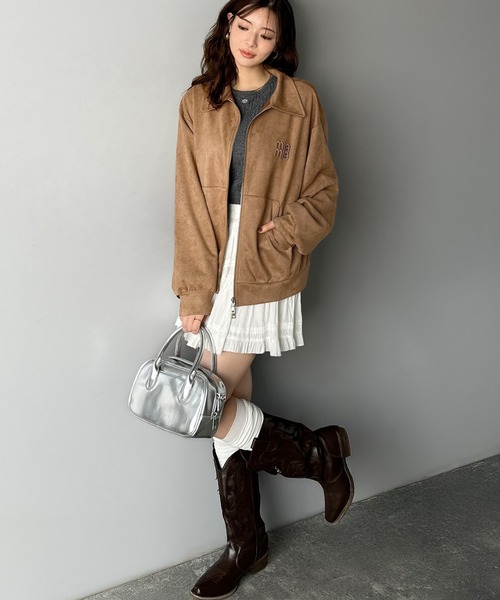 mily bilet（ミウィビレット）の「【mily bilet】柔らかタッチで重ね着にも最適♪立体刺繍デザインスエードポンチ素材ダブルジップブルゾン アウター（ブルゾン・レディース・キャメル/チャコール・X-LARGE/LARGE/MEDIUM/SMALL）」の19枚目の写真