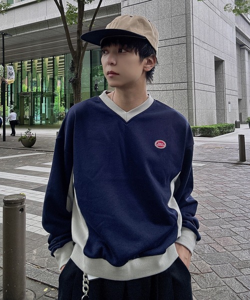 セール】【ユニセックス】Vネックバイカラーワンポイントスウェット