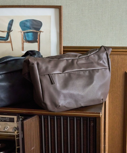GLOBAL WORK（グローバルワーク）の「軽量アソートショルダー/581185（ショルダーバッグ・メンズ・ダークブラウン/ブラック系9/ブラック系・ONE SIZE）」の3枚目の写真