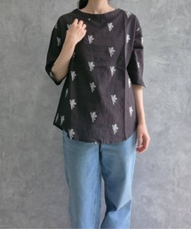 フラワー刺繍ブラウス