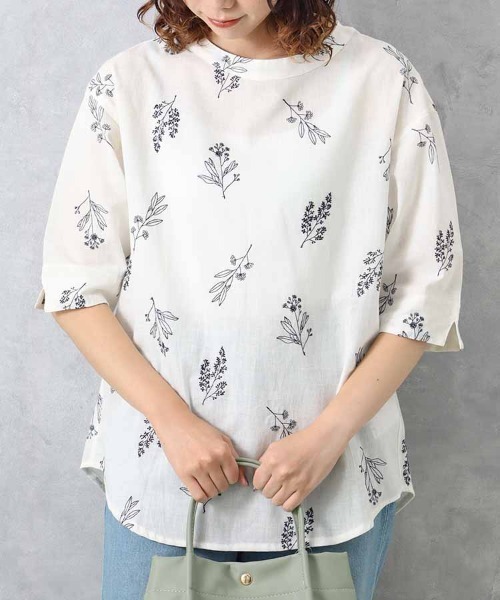 Bleu Bleuet(ブルーブルーエ)の「フラワー刺繍ブラウス(シャツ/ブラウス・レディース・ホワイト系その他2/チャコールグレー/ネイビー/ホワイト系その他・FREE)」の10枚目の写真
