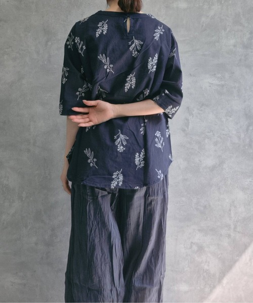 Bleu Bleuet(ブルーブルーエ)の「フラワー刺繍ブラウス(シャツ/ブラウス・レディース・ホワイト系その他2/チャコールグレー/ネイビー/ホワイト系その他・FREE)」の21枚目の写真