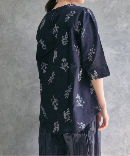 Bleu Bleuet(ブルーブルーエ)の「フラワー刺繍ブラウス(シャツ/ブラウス・レディース・ホワイト系その他2/チャコールグレー/ネイビー/ホワイト系その他・FREE)」の22枚目の写真