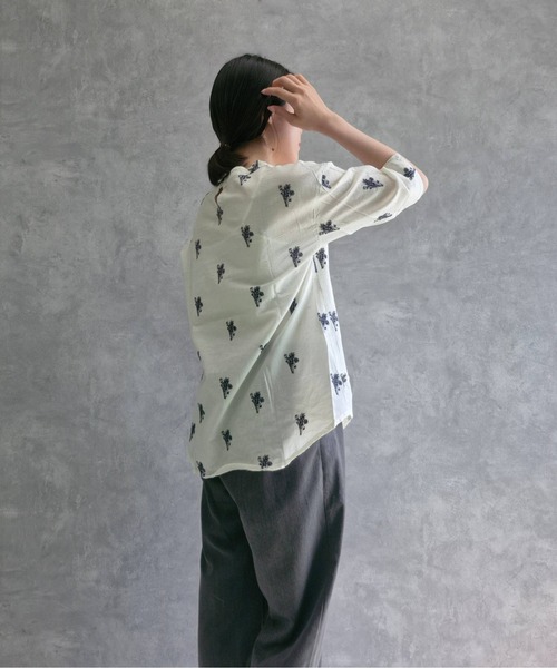 Bleu Bleuet(ブルーブルーエ)の「フラワー刺繍ブラウス(シャツ/ブラウス・レディース・ホワイト系その他2/チャコールグレー/ネイビー/ホワイト系その他・FREE)」の12枚目の写真
