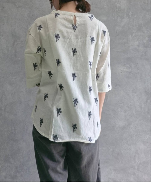 Bleu Bleuet(ブルーブルーエ)の「フラワー刺繍ブラウス(シャツ/ブラウス・レディース・ホワイト系その他2/チャコールグレー/ネイビー/ホワイト系その他・FREE)」の13枚目の写真