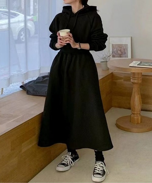 AMAJI(アマジ)の「パーカーワンピース(ワンピース・レディース・グレー/ブラック・MEDIUM/LARGE/X-LARGE/XX-LARGE)」の2枚目の写真