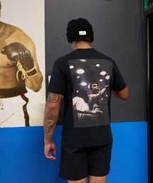 RVCA（ルーカ）の「RVCA メンズ ALI RINGSIDE SS Tシャツ 【2025年秋冬モデル】/ルーカモハメドアリコラボバックプリント半袖Tシャツ（Tシャツ/カットソー）」