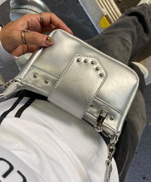 スタッズ」に該当するレディースのショルダーバッグ（シルバー