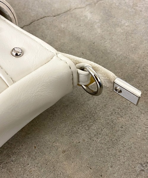 専用です。 ❤ADMJ素敵なホワイトレザーショルダーバッグ❤ セール】ライトレザータッチスクエアショルダーバッグ/500mlペット