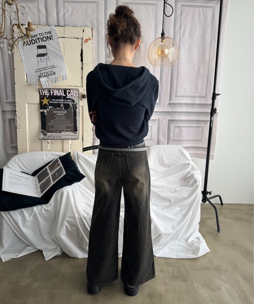 SHAGGIE(シャギー)の「【ViVi掲載】アイレット付きバギーワイドデニムパンツ(デニムパンツ・レディース・ブラック/ブルー・SMALL/LARGE/MEDIUM)」の5枚目の写真